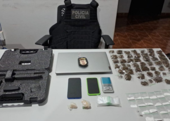 Polícia Civil cumpre mandado contra jovem foragida e apreende 80 porções de droga