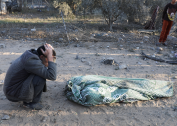 Israel atinge escola e mata 17 palestinos em ataques a Gaza; hospital tem ordem de evacuação