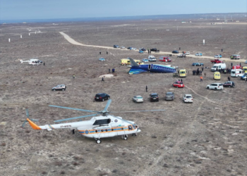 Avião fabricado pela Embraer cai com 67 pessoas no Cazaquistão; VÍDEO