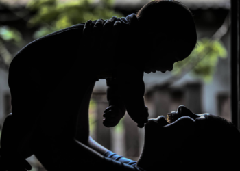 Brasil reduz partos na adolescência pela metade em uma década