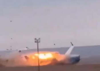 Vídeo flagra queda e explosão de jato da Embraer