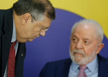 Carla: Governo Lula age como refém e cúmplice na questão das emendas