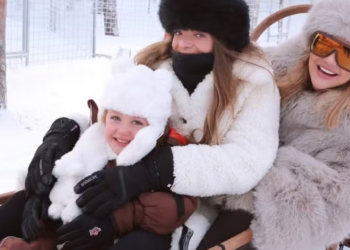 Ana Paula Siebert e Roberto Justus andam de trenó com Vicky e Rafaella: ‘Finlândia’