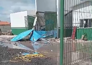 Caixa d'água de escola em Cuiabá despenca no dia de inauguração