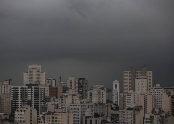 São Paulo terá sol entre nuvens e chuvas isoladas no último fim de semana do ano