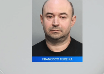 Brasileiro é preso em Miami após apontar laser verde para aviões