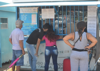 Comissariado do AP fiscaliza embarque de menores para o Festival do Camarão no PA