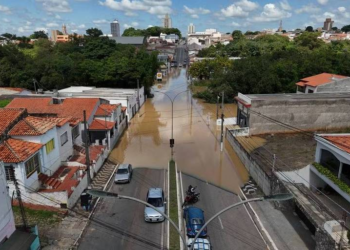 Chuva causa alagamentos e cheia de mais de 5 metros de altura no interior paulista