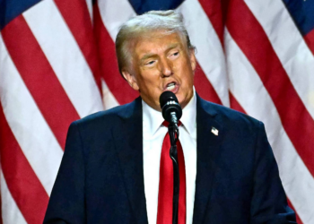 Política econômica de Trump prejudicará crescimento, dizem economistas em pesquisa do Financial Times