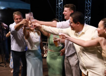 Sorriso recebe 2025 com show de Amado Batista