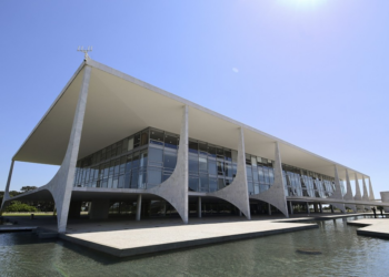 Sancionada lei que limita gastos públicos em caso de déficit primário