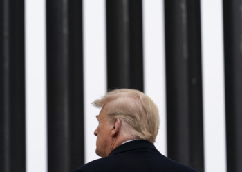 Trump autoriza agência de imigração a deportar imigrantes com visto concendido por Biden, diz jornal