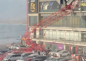 Guindaste desaba, destrói academia Smart Fit no Chile e deixa feridos; veja VÍDEO