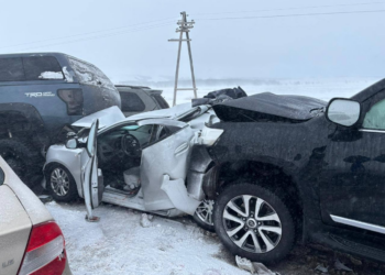 Mau tempo causa engavetamento gigantesco, com 95 carros batidos, no Cazaquistão; VÍDEO