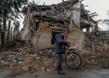 Forças russas tomam controle de vila estratégica no leste da Ucrânia