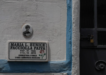 Túmulo de Eunice Paiva vira símbolo histórico e atrai mais de cem visitantes em SP