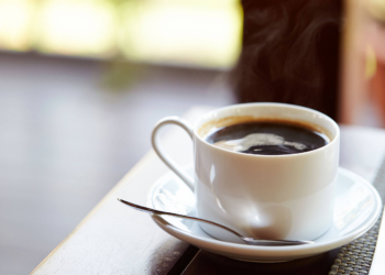 Café descafeinado faz mal? Entenda