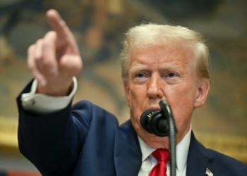 Vingança e acerto de contas delineiam a primeira semana de Trump de volta à Casa Branca