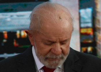 Lula faz novo exame e é liberado por médicos para viajar