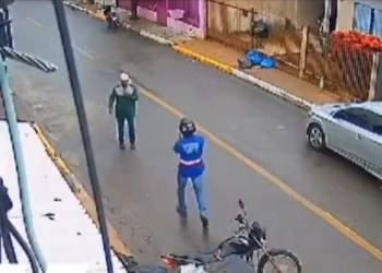 Câmera de segurança registra execução de homem; assista