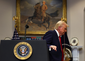 Trump ordena congelamento de parte dos gastos federais e causa tempestade política