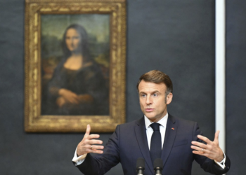 Macron anuncia reforma do Louvre e sala exclusiva para a Mona Lisa com ingresso a parte
