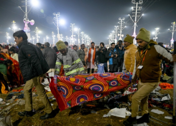 Tumulto em festival religioso deixa ao menos 15 mortos na Índia, diz agência; VÍDEO