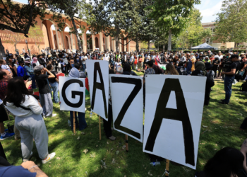 Vistos de estudantes universitários 'simpatizantes do Hamas' serão cancelados, diz Casa Branca