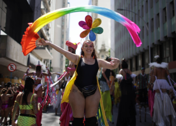Rio dá início ao Carnaval não oficial com blocos de rua neste domingo (5)