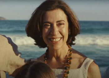 Fernanda Torres dedica vitória no Globo de Ouro a Fernanda Montenegro; leia