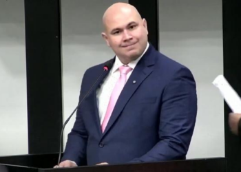 Abilio é empossado prefeito e prega harmonia entre Legislativo e Executivo