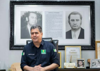 Emanuel ignora atraso salarial e caos na saúde, e diz ter sofrido ataques e injustiças