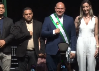 Abilio empossa equipe com 22 secretários em Cuiabá