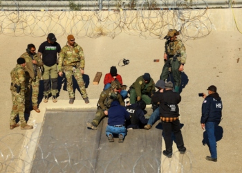 VÍDEO: Agentes dos EUA descobrem túnel clandestino na fronteira com o México