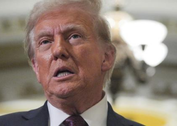 Trump chama políticos da Califórnia de 'incompetentes' devido a incêndios