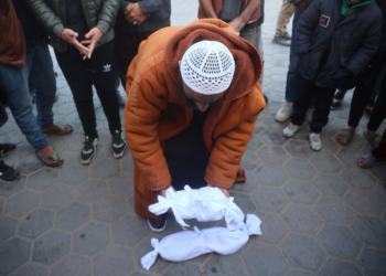 'Vi como meu bebê começou a congelar' pelo frio, diz mãe de recém-nascido que morreu em Gaza