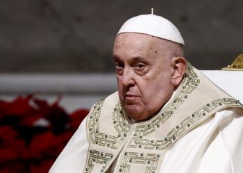 Papa Francisco sofre queda e machuca antebraço direito, diz Vaticano