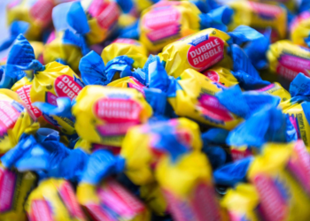 Agência dos EUA proíbe corante vermelho eritrosina em alimentos e remédios