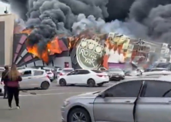 Cassino e parque de diversões pegam fogo no México