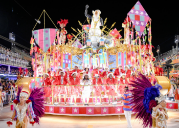 Royalties do petróleo impulsionam time e escola de samba de Maricá (RJ)