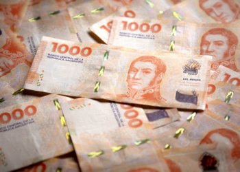 Bolsa argentina salta 6,4% no primeiro pregão do ano após liderar ganhos em 2024