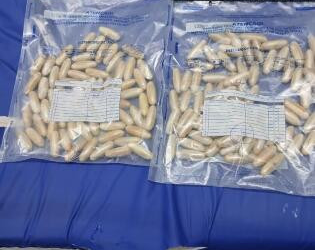 Bolivianos engolem 100 capsulas de cocaína e são presos na Rodoviária de Cuiabá