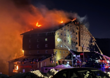 Incêndio em hotel de estação de esqui mata 10 pessoas e fere mais de 30 na Turquia