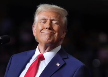 Trump deporta ilegais e avisa que vai taxar países; "fiquem no México"