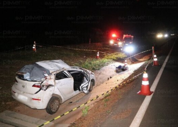 HB20 capota e menina de 8 anos morre presa às ferragens