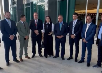 Deputados e senador vão ao STF para rever lei estadual; vídeo