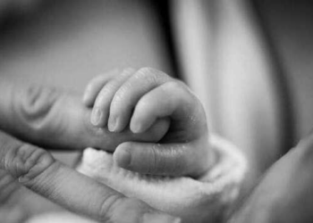 Bebê de dois meses morre enquanto dormia