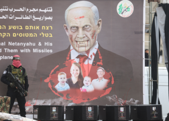 Hamas entrega corpos de bebê e mais 3 reféns israelenses em caixões pretos