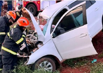 Homem morre em batida entre Gol e carreta na MT-220