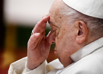 Papa Francisco completa 1 semana internado com pneumonia; quadro de saúde teve melhora